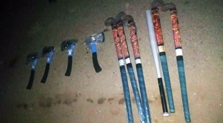 টাঙ্গাইলে স্বতন্ত্র প্রার্থীর গাড়িবহর থেকে দেশীয় অস্ত্র উদ্ধার, আটক ৩